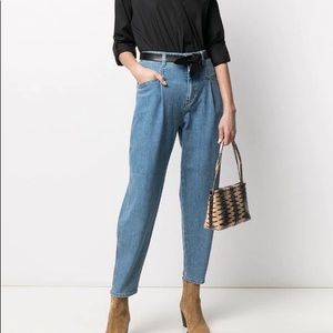 Closed Official Pearl Jean